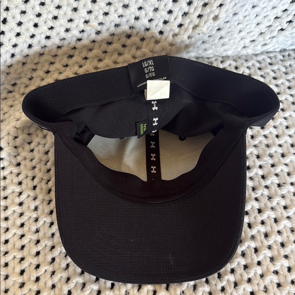 Under Armour Black Golf hat - Picture 3 of 3